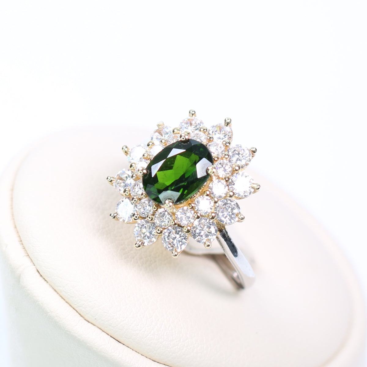 only ONE S925 Silver Diopside Ring 1ct Oval