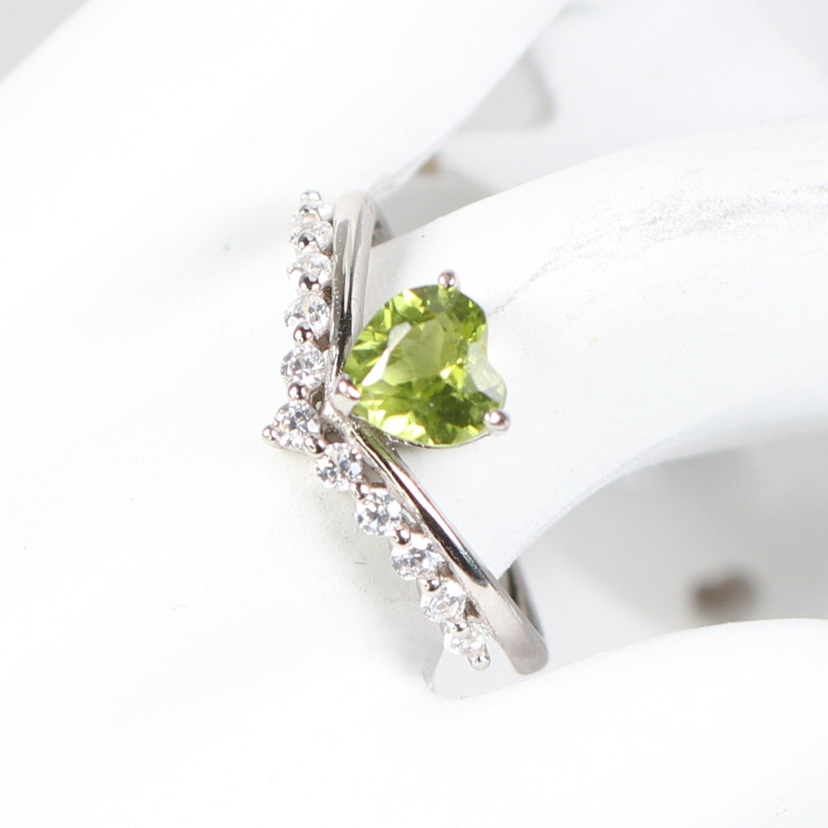 S925 Silver Natural Peridot Ring Heart Shape